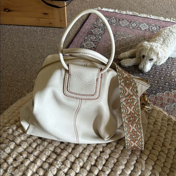 Cream Bags with Spacious Interior and Stylish Design - Picture 2 of 6